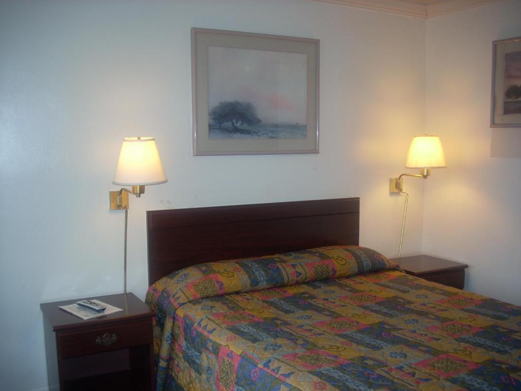 Economy Inn Сийсайд Екстериор снимка